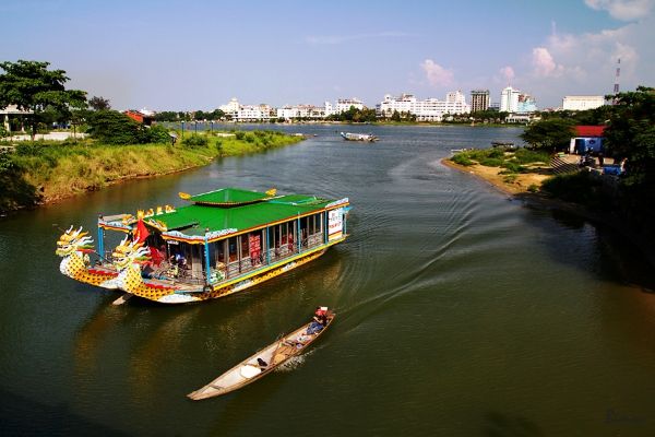 Điện Hòn Chén,