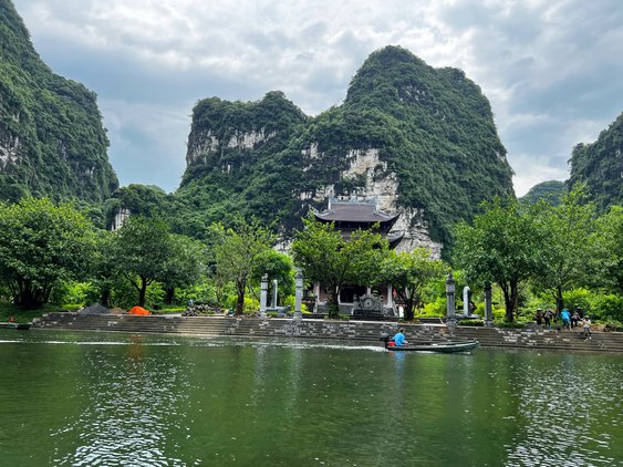 Hoạt động du lịch ở Ninh Bình – Khám Phá Những Điều Kỳ Diệu Từ Thiên Nhiên Đến Văn Hóa