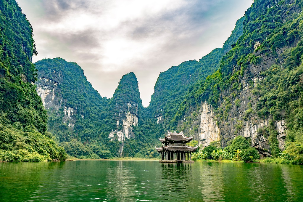 Hoạt động du lịch ở Ninh Bình - Khám Phá Những Điều Kỳ Diệu Từ Thiên Nhiên Đến Văn Hóa