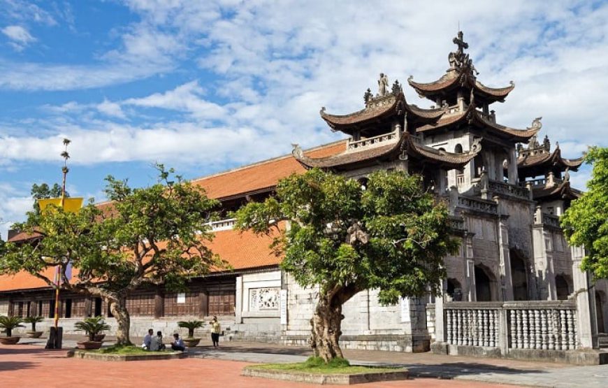 Nhà thờ đá Phát Diệm (Phát Diệm Cathedral)