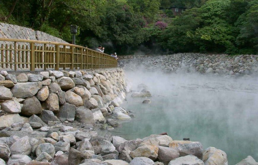 Suối Nước Khoáng Nóng Kênh Gà (Chiquen Village)