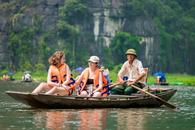 Tour Ninh Bình: Khám phá vẻ đẹp kỳ vĩ bằng thuyền và xe đạp được Tripadvisor bình chọn