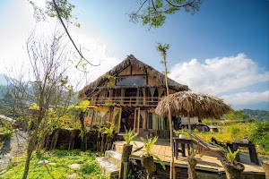 Nhà bên suối (Lao Chải riverside)