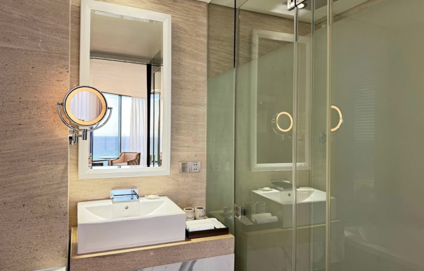 Holiday Beach Hotel Danang