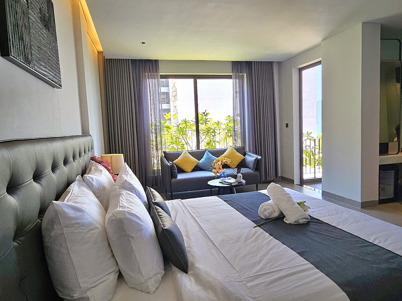 J-BAY Beachfront Boutique Hotel Da Nang