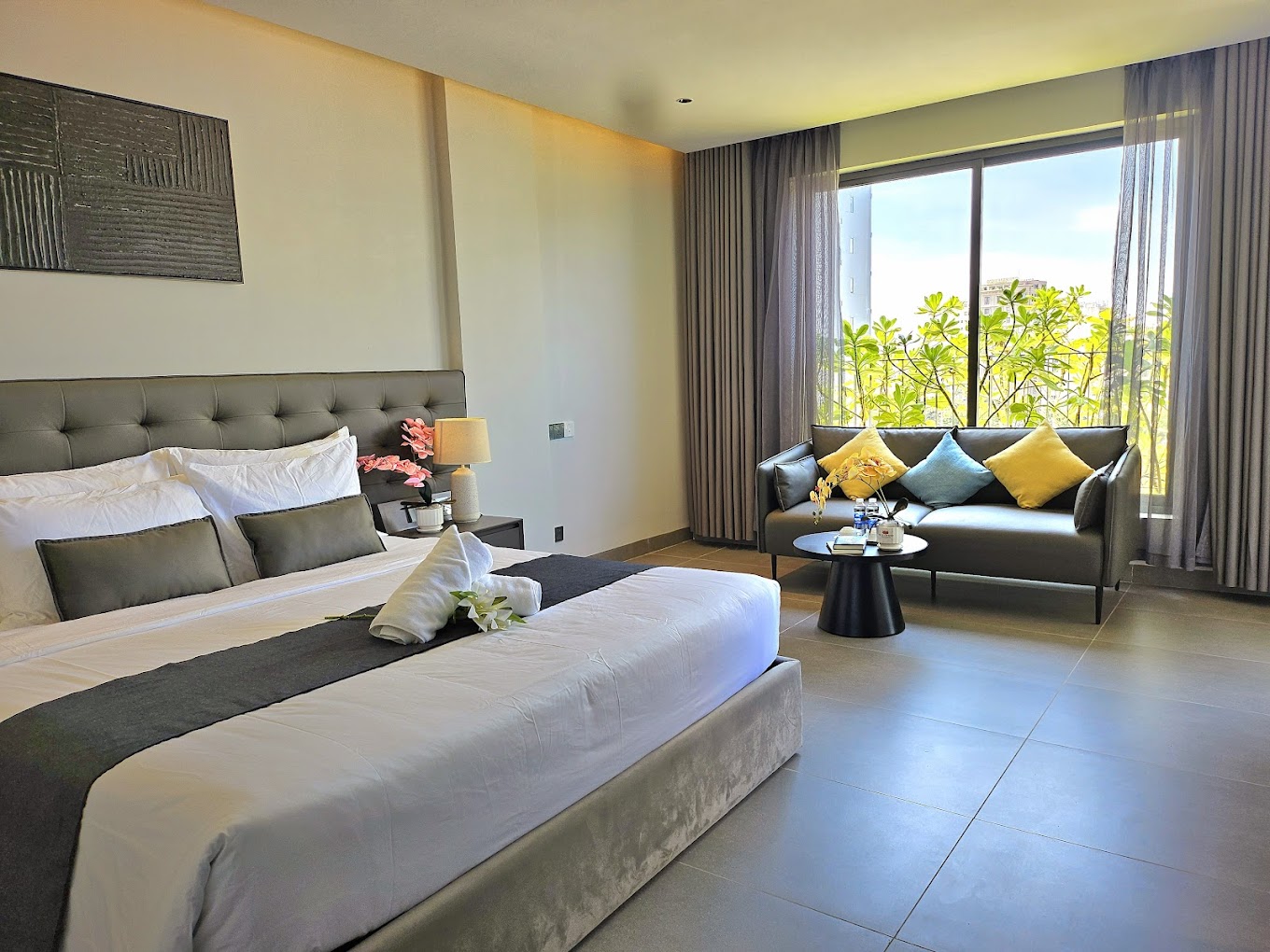 J-BAY Beachfront Boutique Hotel Da Nang