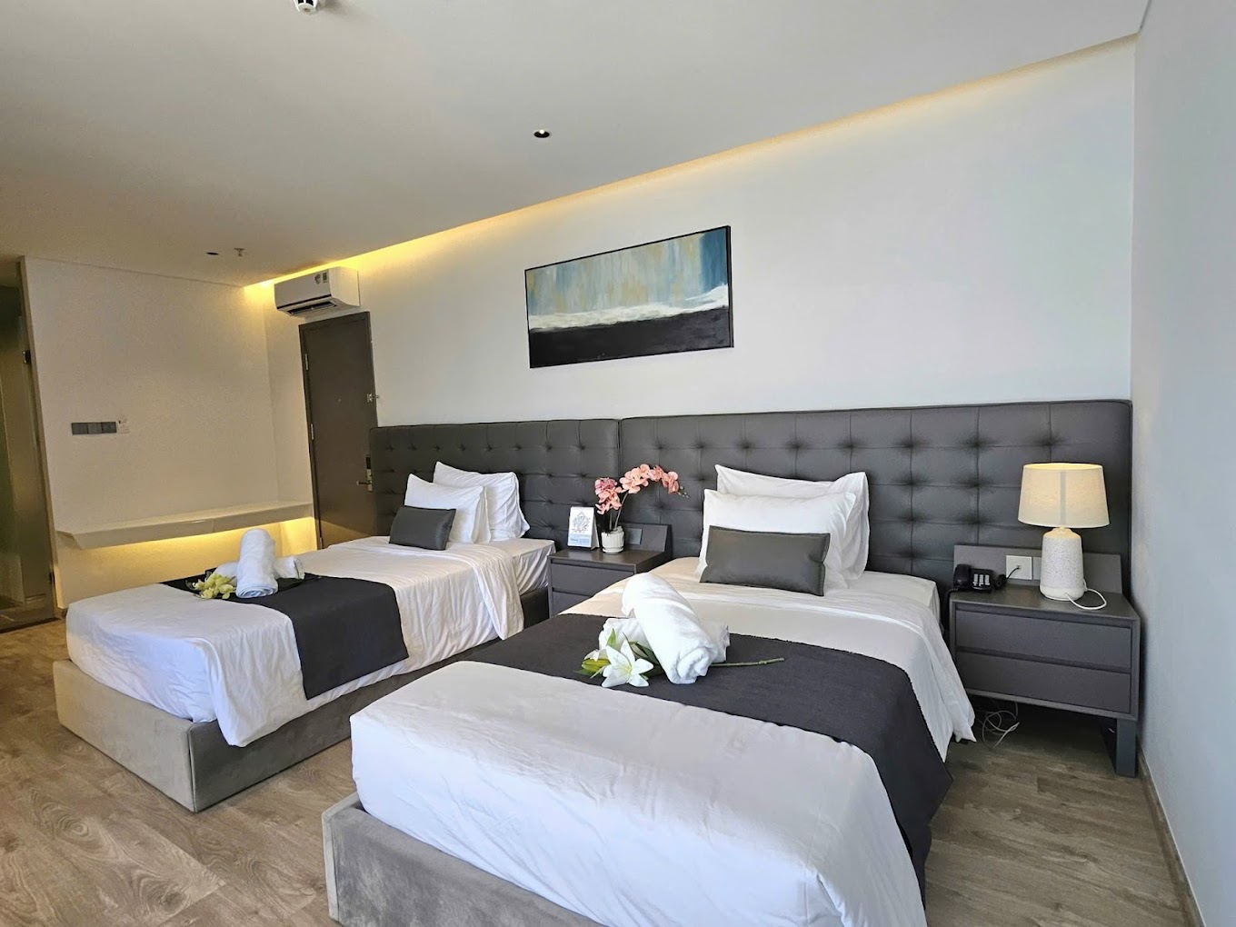 J-BAY Beachfront Boutique Hotel Da Nang