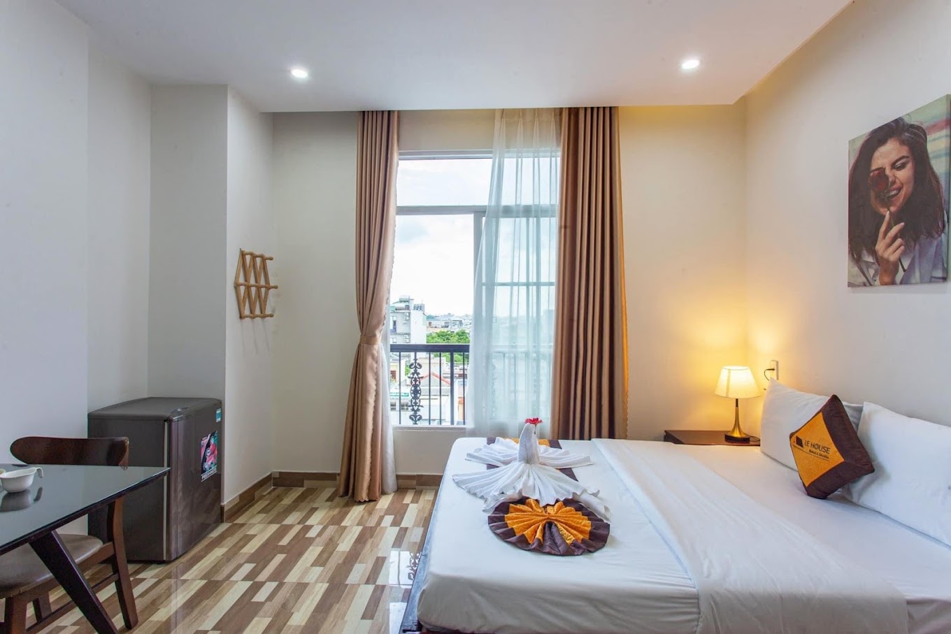 Le House Hotel( Khách sạn và căn hộ)