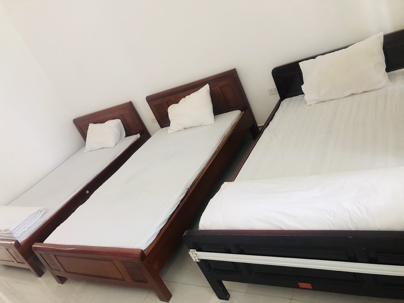 Nhà Khách 683 (683 Guest House)