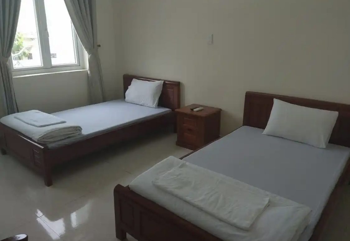 Nhà Khách 683 (683 Guest House)