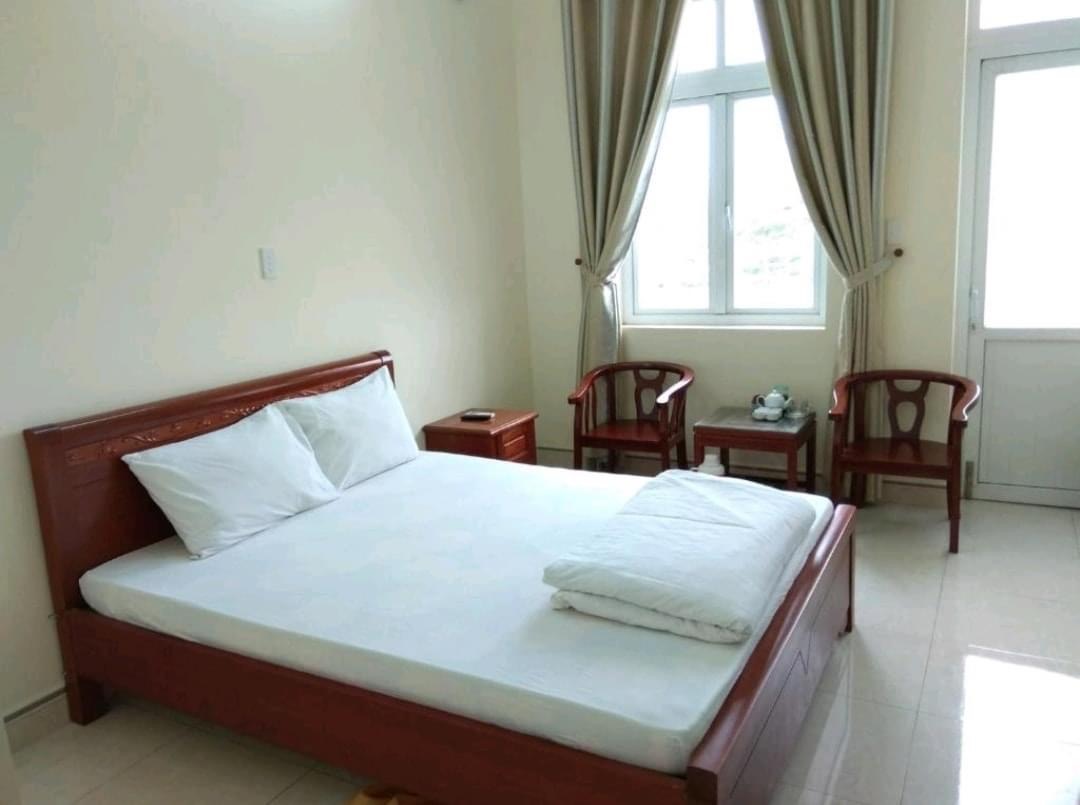 Nhà Khách 683 (683 Guest House)
