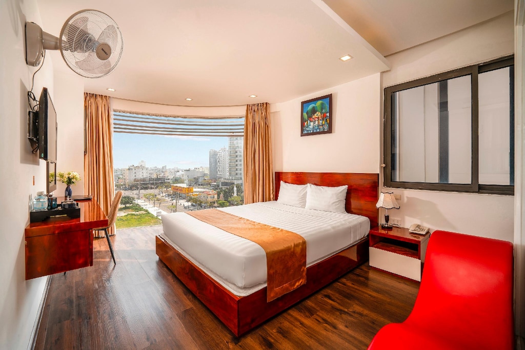 Waikiki Beach Hotel