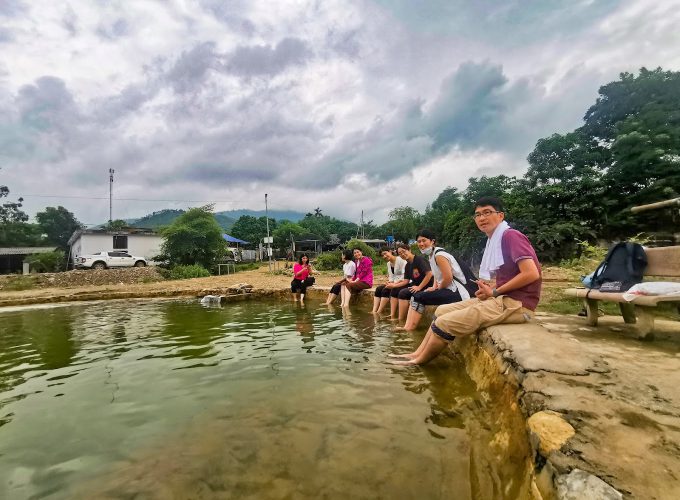 Suối khoáng nóng bản Hốc Văn Chấn