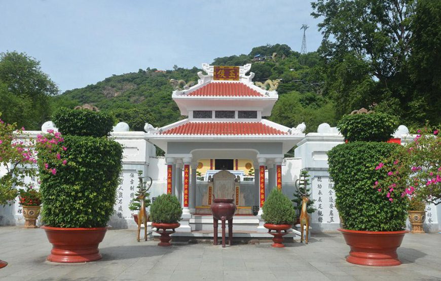 Lăng Thoại Ngọc Hầu (Thoai Ngoc Hau Mausoleum)