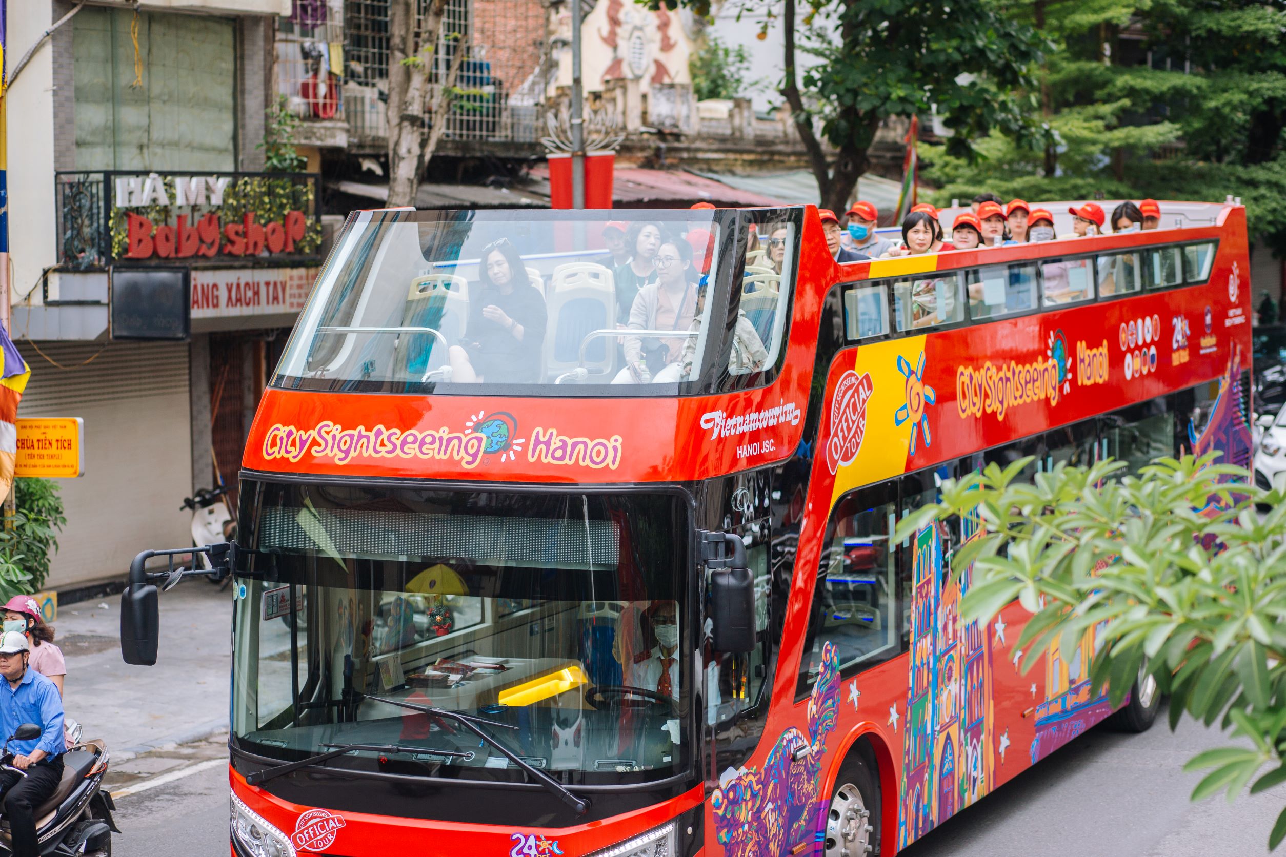 Mua vé bus 2 tầng Hồ Chí Minh – Khám phá thành phố tuyệt vời!