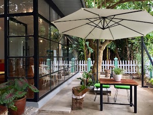Eden House & Coffee Côn Đảo