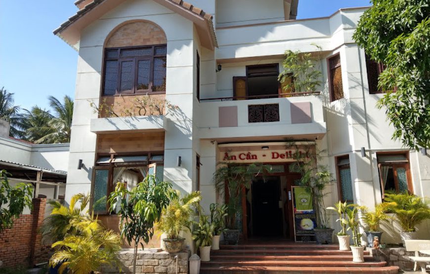 Khách Sạn Ân Cần