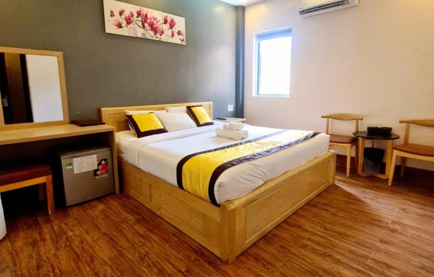 Khách sạn Hoàng Gia