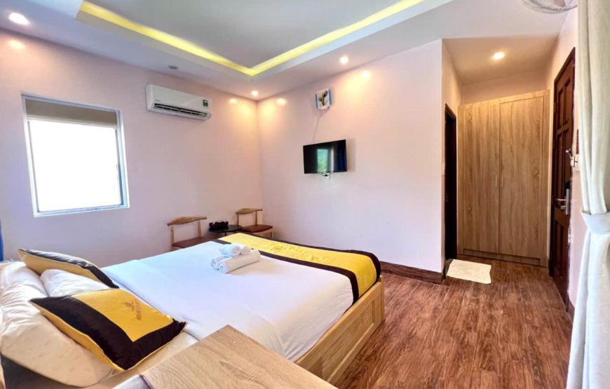 Khách sạn Hoàng Gia