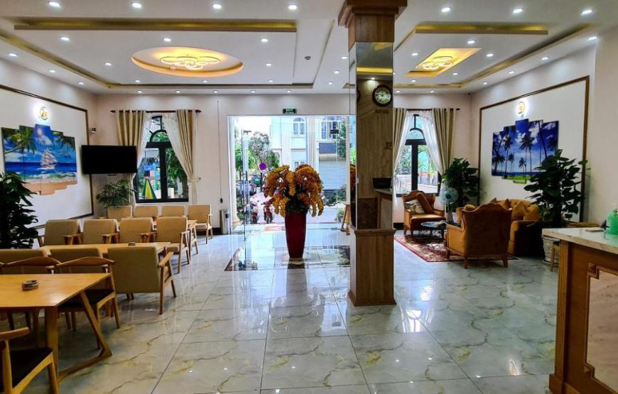 Khách sạn Hoàng Gia