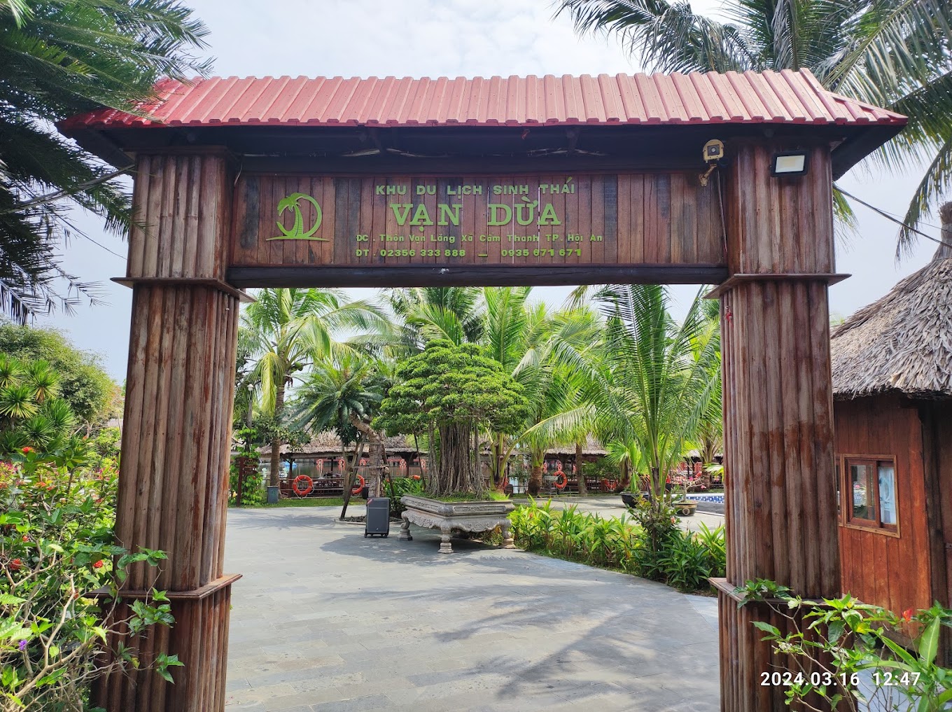 Khu Du lịch Sinh thái Vạn Dừa