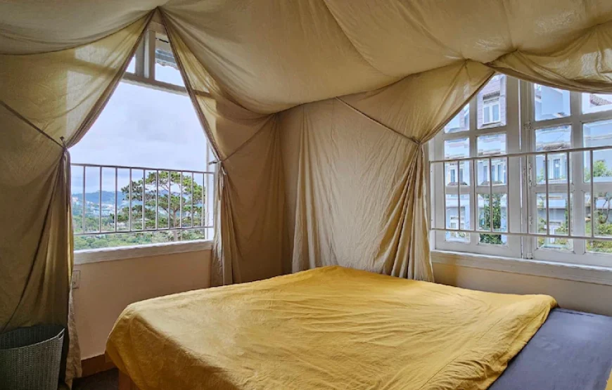 YOLO Camping House