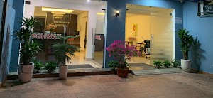 Highway Hotel