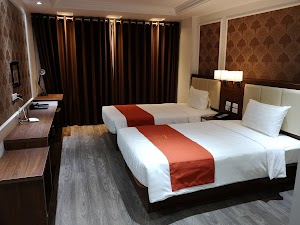 Luckful Hotel