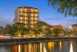 Royal Riverside Hotel