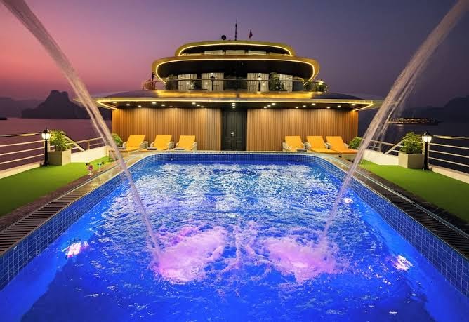Doris Cruise HaLong Bay