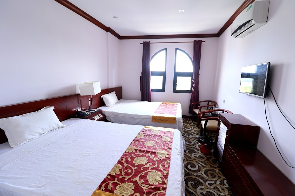 HOÀNG TRUNG HOTEL CÔ TÔ