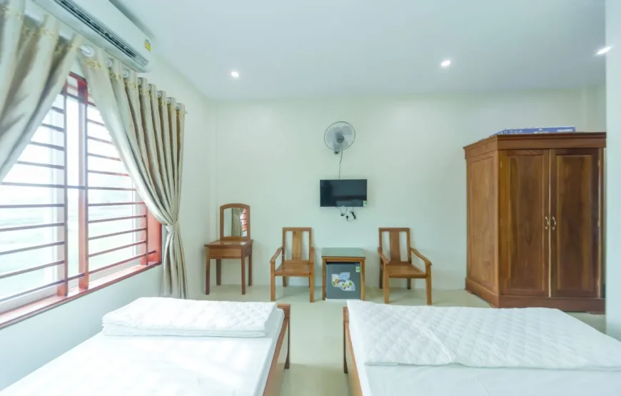 Khách sạn Núi Hồng