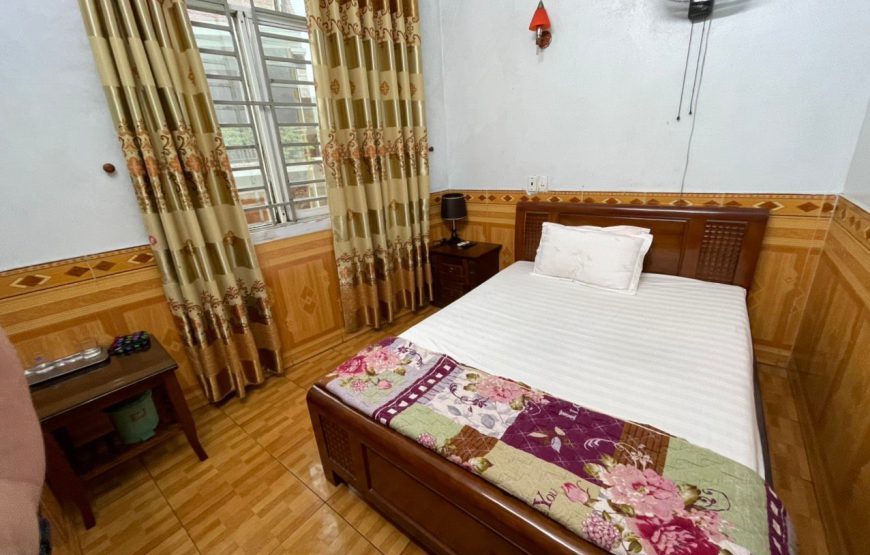 Nhà nghỉ Hoàng Oanh