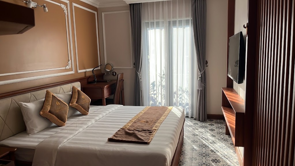Paris Of Dragon Bay Hotel