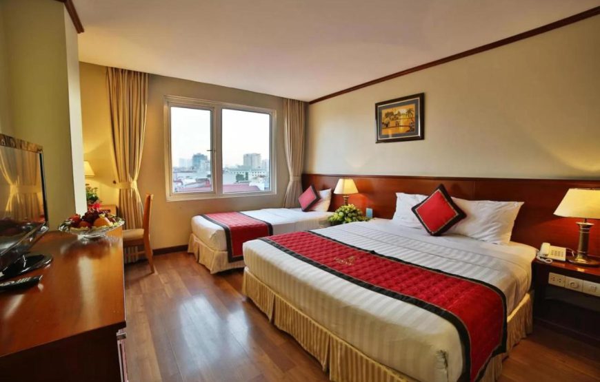 Sunny Hotel 3