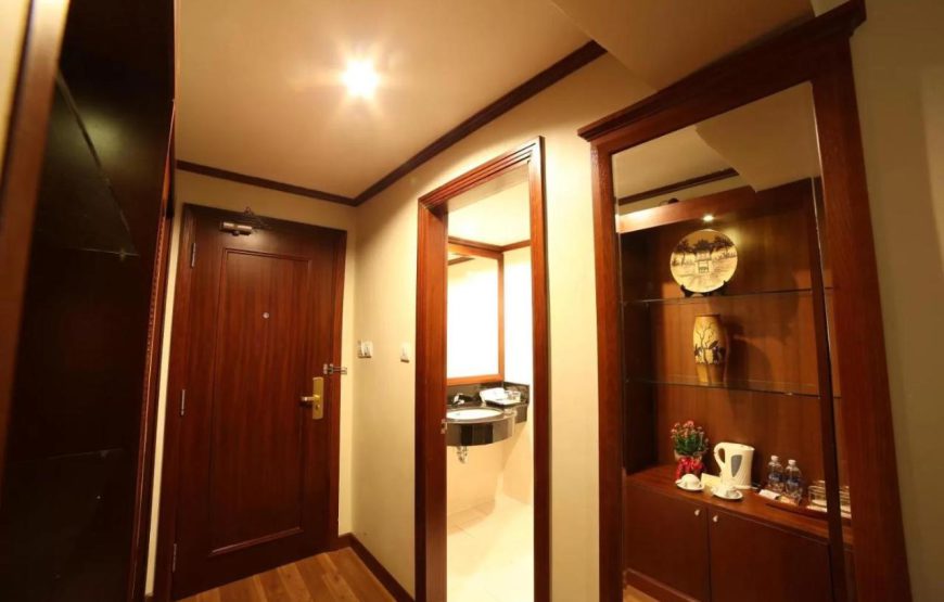 Sunny Hotel 3