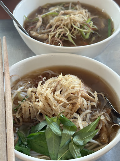 Bún nước lèo, bì Phượng