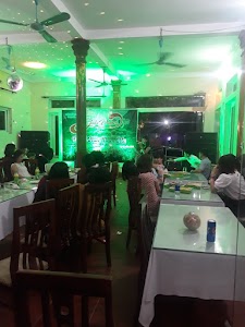 Khách Sạn và Nhà Hàng Hồ Núi Đính