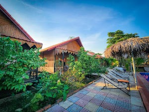 Quỳnh Trang Happy Homestay & Restaurant