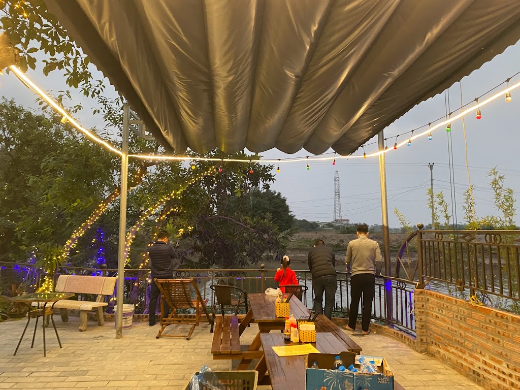 D&D riverside restaurant