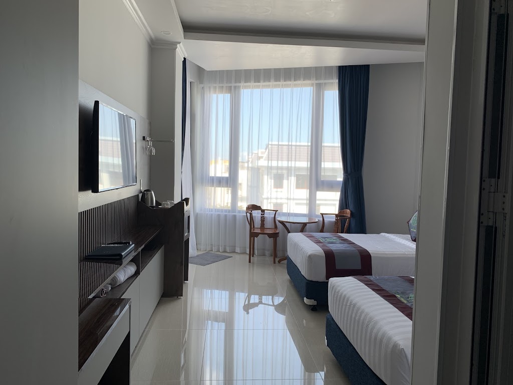 GREEN HOTEL