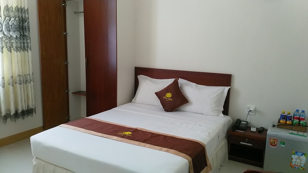 KHÁCH SẠN BÔNG SEN XANH