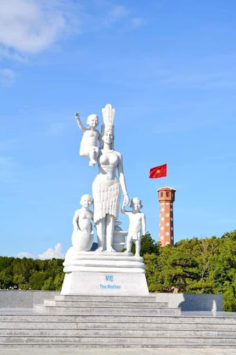 Khách sạn hoàng thuỳ