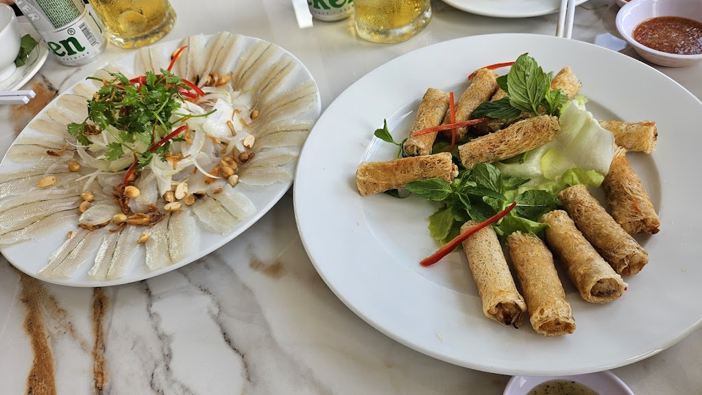 Nhà Hàng Thủy Tiên