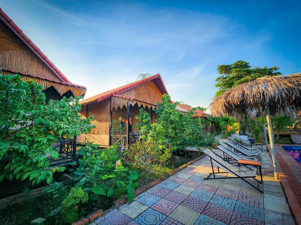 Quỳnh Trang Happy Homestay & Restaurant