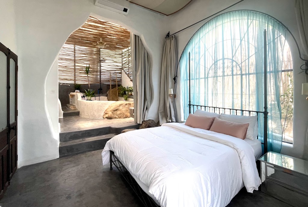Rosarii Pacis – beachfront villa
