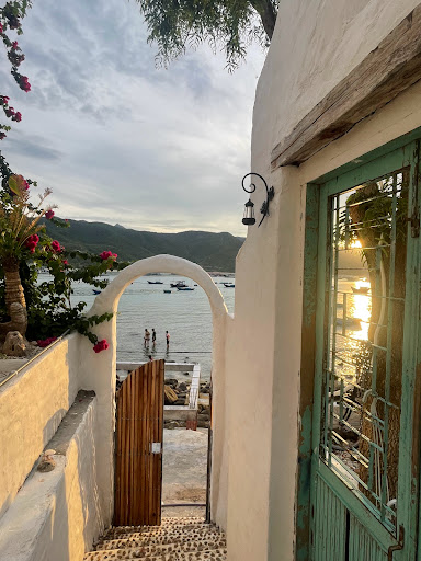 Rosarii Pacis – beachfront villa