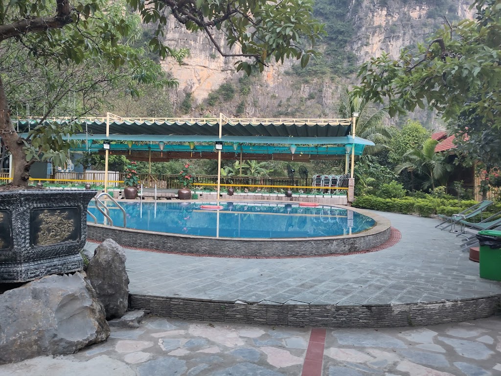 Xuan Son Lakeside Bungalow